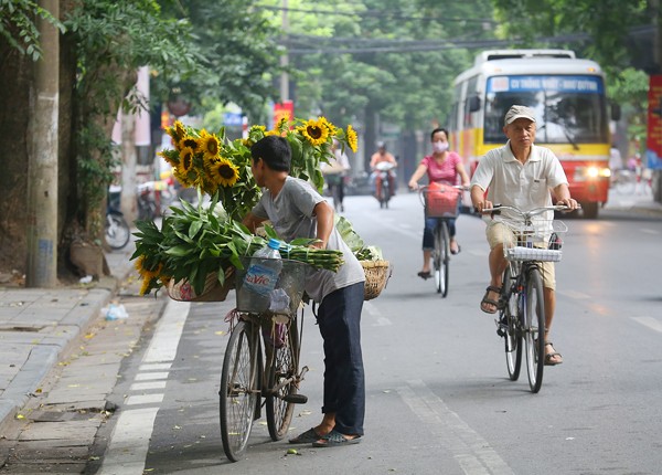 Báo Tây so sánh: Hà Nội - Sài Gòn, du lịch ở đâu cũng thú vị! - Ảnh 3.