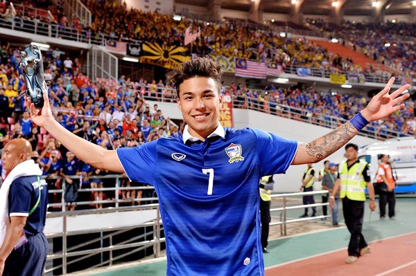 Hoàng tử lai Charyl Chappuis bị loại khỏi ĐT Thái Lan dự AFF Suzuki Cup 2016 - Ảnh 1.