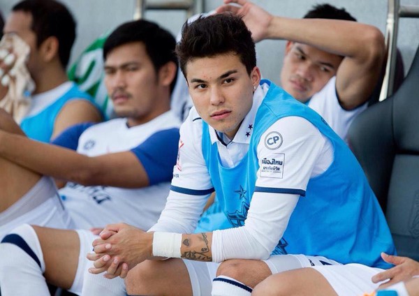 Hoàng tử lai Charyl Chappuis bị loại khỏi ĐT Thái Lan dự AFF Suzuki Cup 2016 - Ảnh 2.