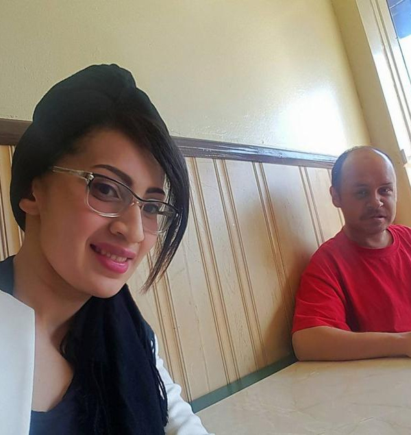 Người đ&agrave;n &ocirc;ng v&ocirc; gia cư v&agrave;o qu&aacute;n caf&eacute; xin tiền v&agrave; c&aacute;i kết đầy t&igrave;nh người - Ảnh 1.