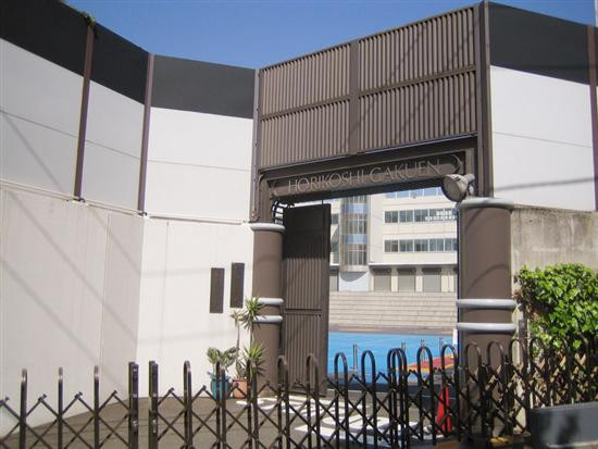 Loạt nội quy khắt khe của ngôi trường sang chảnh, chỉ dành cho HS ưu tú hoặc ngôi sao ở Nhật Bản - Ảnh 2.