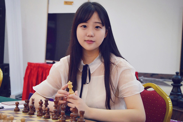 Gương mặt xinh hút hồn của thiếu nữ đánh cờ vua đến từ Trung Quốc - Ảnh 8.