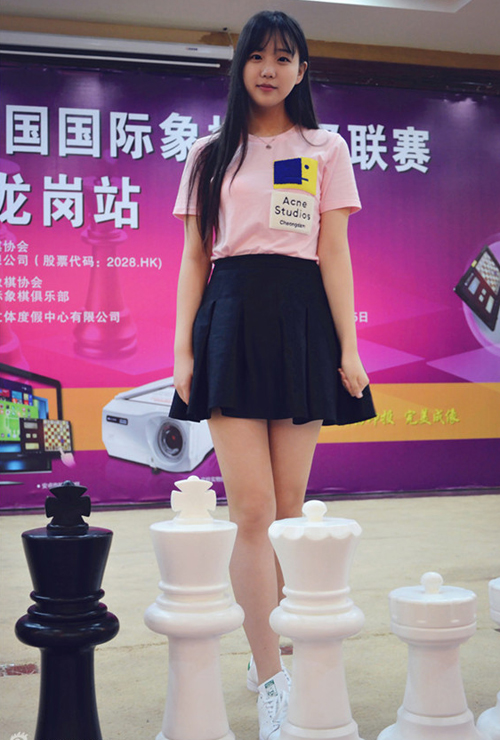Gương mặt xinh hút hồn của thiếu nữ đánh cờ vua đến từ Trung Quốc - Ảnh 3.