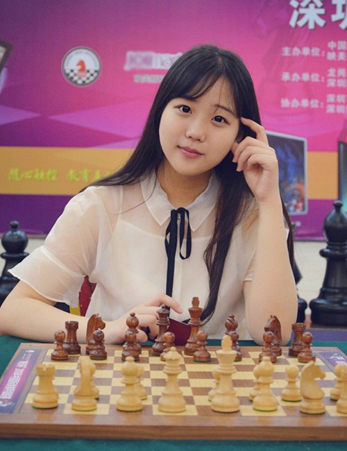 Gương mặt xinh hút hồn của thiếu nữ đánh cờ vua đến từ Trung Quốc - Ảnh 4.
