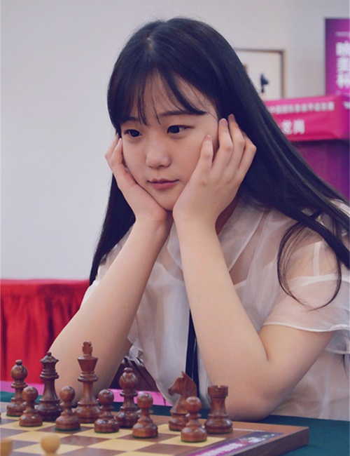 Gương mặt xinh hút hồn của thiếu nữ đánh cờ vua đến từ Trung Quốc - Ảnh 5.