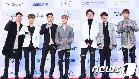 Dàn mỹ nhân Kpop khoe chân dài nõn nà tại thảm đỏ Seoul Music Awards - Ảnh 19.