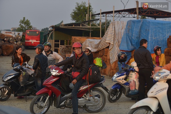 Nhọc nhằn đường về Thủ đ&ocirc; sau kỳ nghỉ Tết - Ảnh 10.