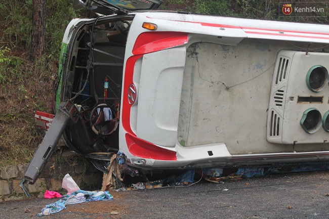 Chùm ảnh: Hiện trường vụ tai nạn xe khách thảm khốc tại đèo Prenn - Ảnh 2.