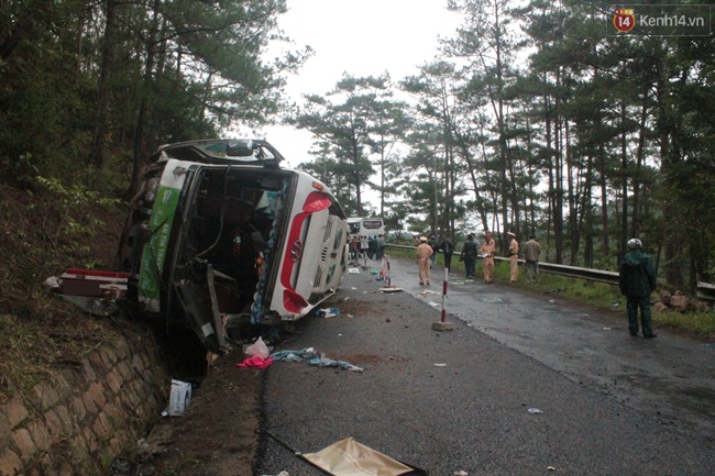 Chùm ảnh: Hiện trường vụ tai nạn xe khách thảm khốc tại đèo Prenn - Ảnh 3.