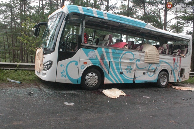 Chùm ảnh: Hiện trường vụ tai nạn xe khách thảm khốc tại đèo Prenn - Ảnh 9.