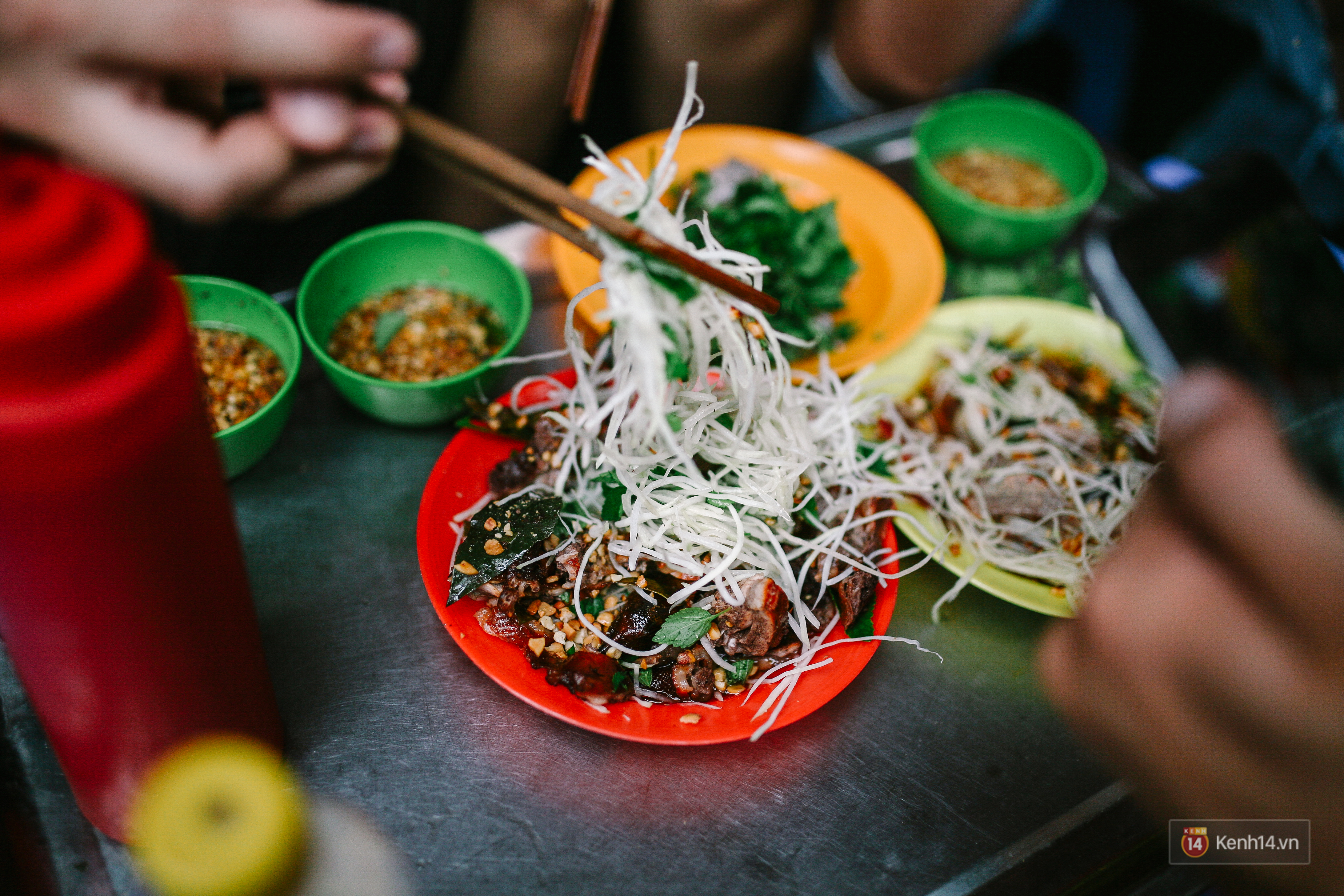 Đói chưa nhỉ? - Mát trời, dắt nhau đi chén ngay nộm bò khô thần thánh ở Bờ Hồ - Ảnh 6. Đói chưa nhỉ? - Mát trời, dắt nhau đi chén ngay nộm bò khô thần thánh ở Bờ Hồ - Ảnh 6.