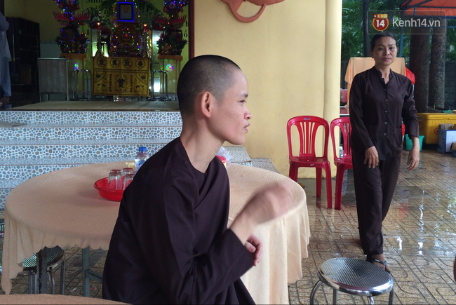Vụ truy sát ở chùa Bửu Quang: Tăng ni phật tử nén đau thương trong lễ tang sư bà Tư Ngọc - Ảnh 4.