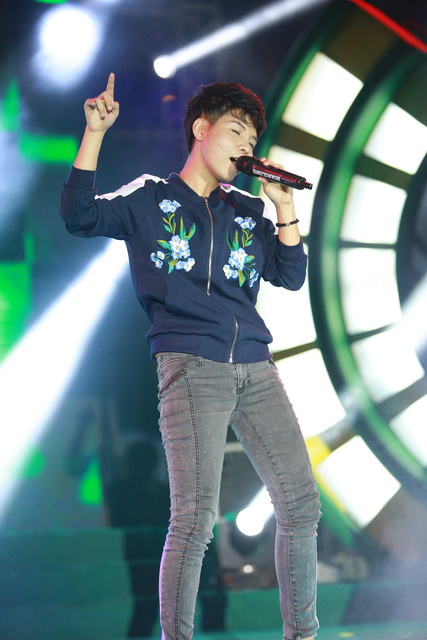 Sơn T&ugrave;ng nhoi hết cỡ khi l&agrave;m B-boy trước 15.000 fan Hải Ph&ograve;ng - Ảnh 13.