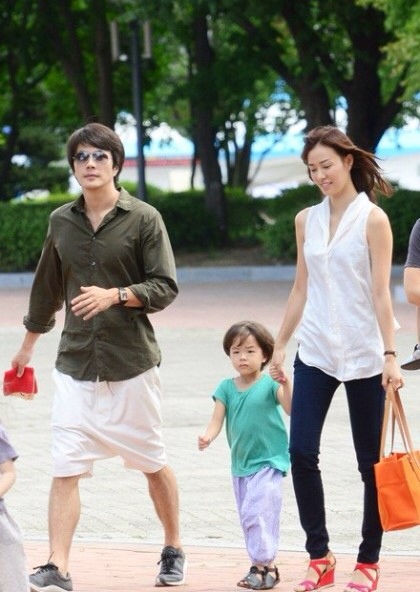 Vợ Kwon Sang Woo khoe ảnh con trai lớn cùng con gái kháu khỉnh tròn 1 tuổi - Ảnh 7.