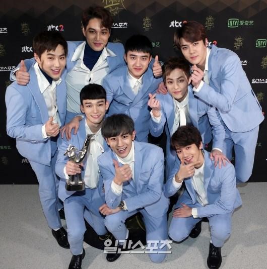 Fan phẫn nộ vì EXO và BTS hứng biển đen im lặng tại lễ trao giải Grammy Hàn Quốc - Ảnh 10.
