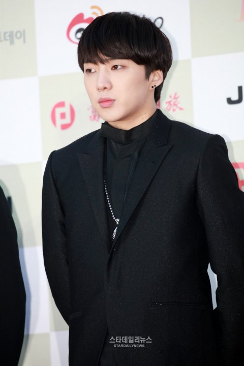 Danh s&aacute;ch những thần tượng YG c&oacute; ngoại h&igrave;nh giống diễn vi&ecirc;n g&acirc;y tranh c&atilde;i - Ảnh 2.