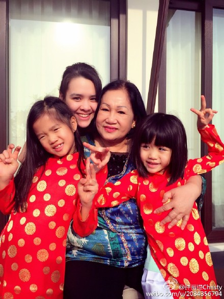 Sao nữ Thiên Long Bát Bộ rủ bạn trai kém 12 tuổi cùng các con về Việt Nam ăn Tết - Ảnh 6.