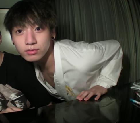 Đặt nhan sắc của Baekhyun (EXO) và Jungkook (BTS) lên bàn cân - Ảnh 10.