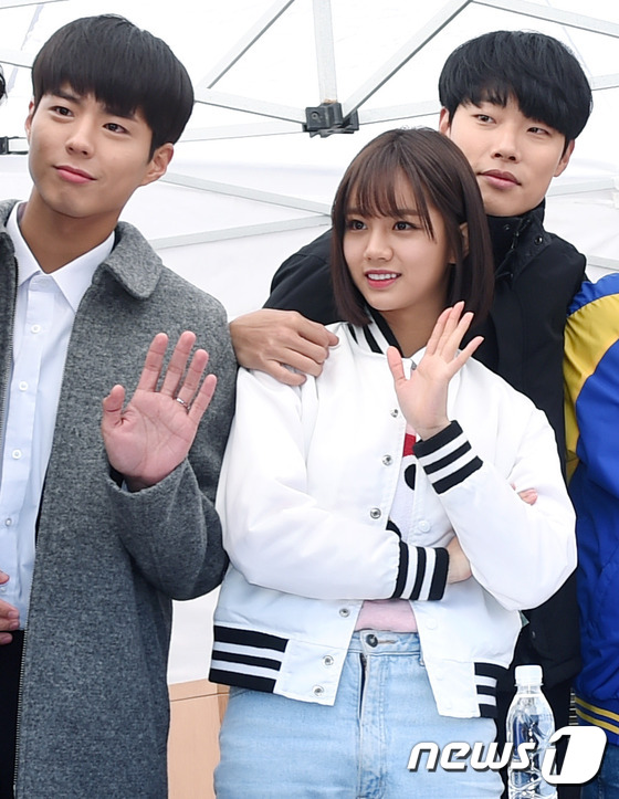 Hyeri thân mật với chồng Park Bo Gum trong sự kiện họp fan Reply 1988 - Ảnh 16.