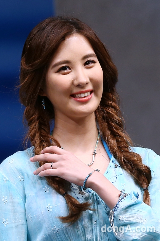 Seohyun (SNSD) lộ mặt tròn trịa, eo kém thon trong buổi diễn nhạc kịch - Ảnh 5.