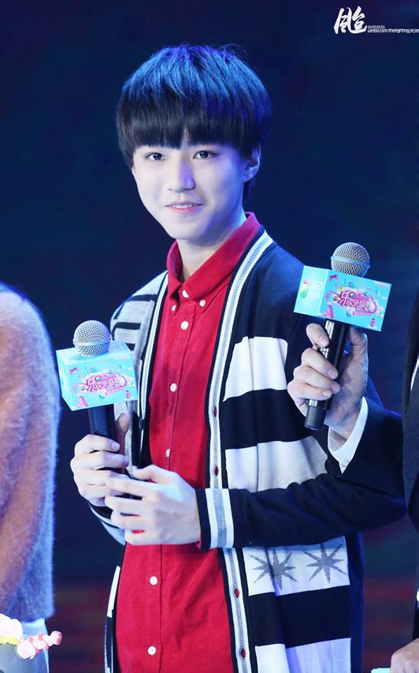 Fan cuồng mặc váy cô dâu, đòi cưới mỹ nam Vương Tuấn Khải (TFBOYS) - Ảnh 6.