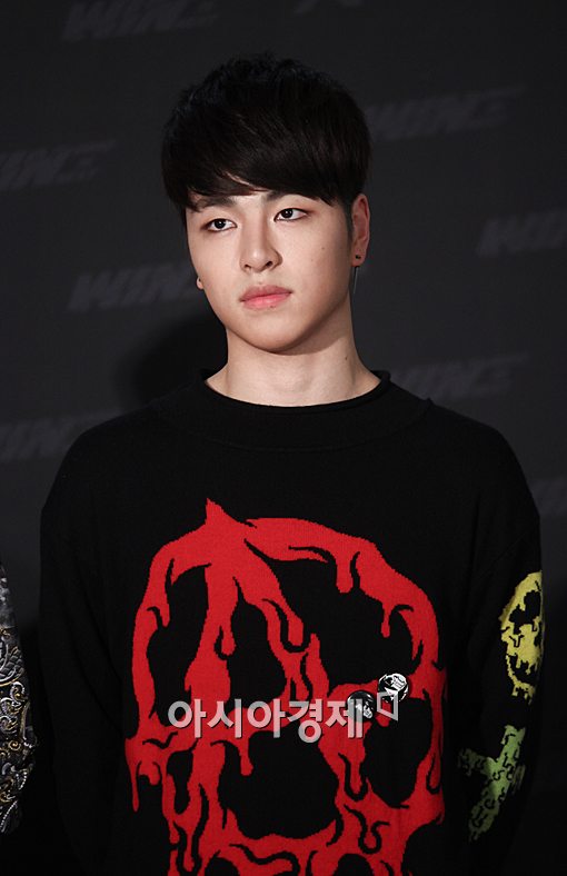 Jun Hoe (iKON) gây xôn xao vì nghi vấn tiệc tùng với các cô gái trong hộp đêm - Ảnh 2.