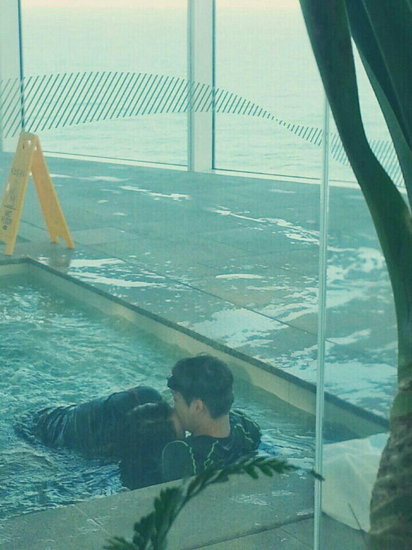 Nghi vấn Kai (EXO) lộ ảnh khóa môi cùng Krystal F(x) trong bể bơi tại khách sạn 5 sao - Ảnh 3.