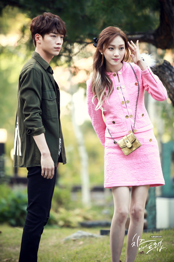 Học cách phối đồ đến trường siêu yêu từ Cheese In The Trap - Ảnh 4.