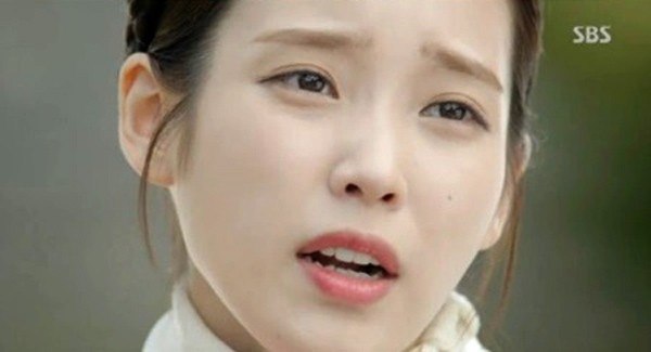 IU & Kim Yoo Jung bị sỉ vả chỉ vì trang điểm hiện đại khi đóng phim cổ trang - Ảnh 3.