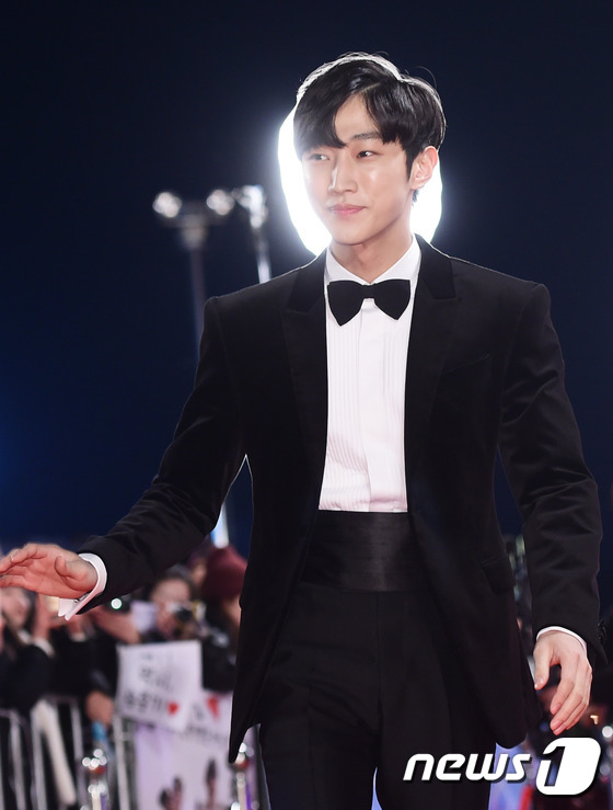 Thảm đỏ KBS Drama Awards: Dàn sao Hậu duệ mặt trời đổ bộ, Song - Song sáng nhất đêm nay - Ảnh 21.