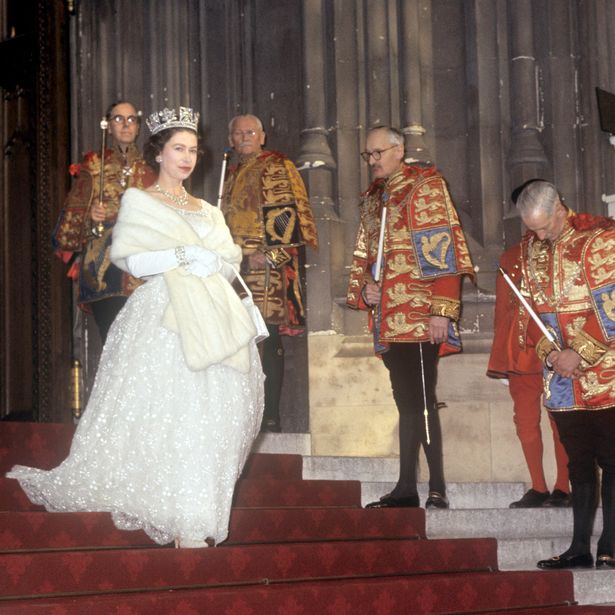 Những dấu ấn cuộc đời nữ hoàng Elizabeth II qua gần một thế kỷ - Ảnh 13.