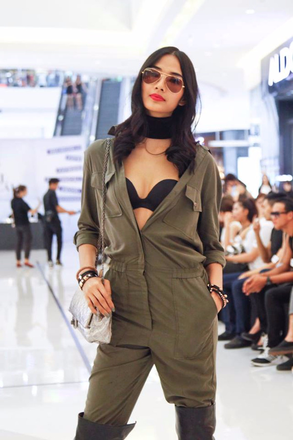 Cẩm nang về chiêu trò khoe vòng 1 của các người đẹp Vbiz - Ảnh 15. Cẩm nang về chiêu trò khoe vòng 1 của các người đẹp Vbiz - Ảnh 15.