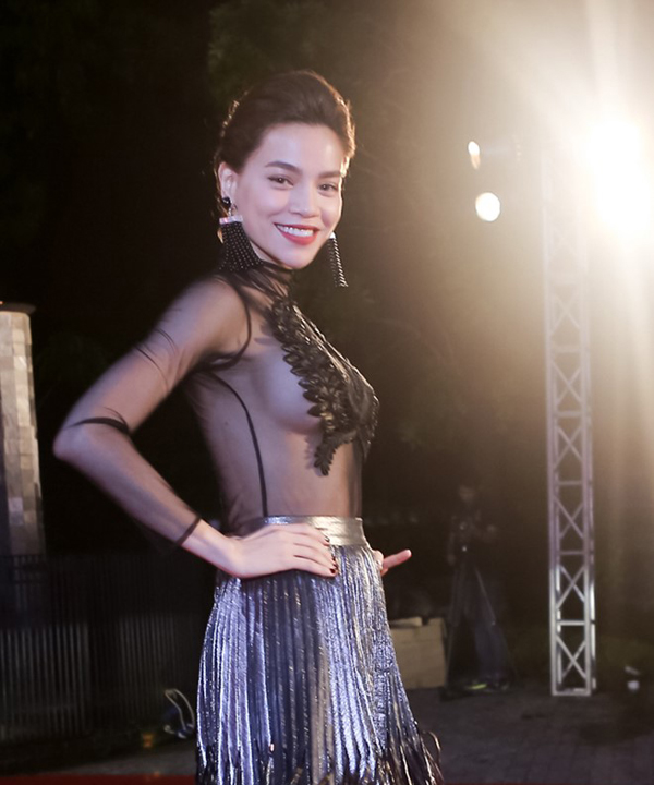 Cẩm nang về chiêu trò khoe vòng 1 của các người đẹp Vbiz - Ảnh 22. Cẩm nang về chiêu trò khoe vòng 1 của các người đẹp Vbiz - Ảnh 22.