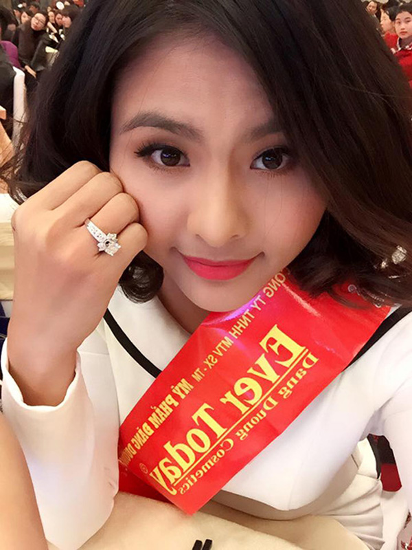 Người đẹp yêu đại gia Việt, ai có trang sức kim cương khủng hơn? - Ảnh 8. Người đẹp yêu đại gia Việt, ai có trang sức kim cương khủng hơn? - Ảnh 8.