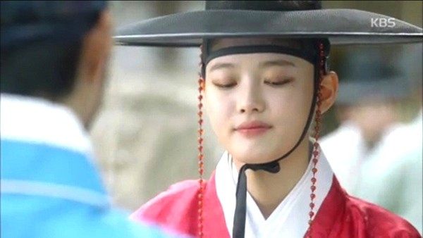 IU & Kim Yoo Jung bị sỉ vả chỉ vì trang điểm hiện đại khi đóng phim cổ trang - Ảnh 7.