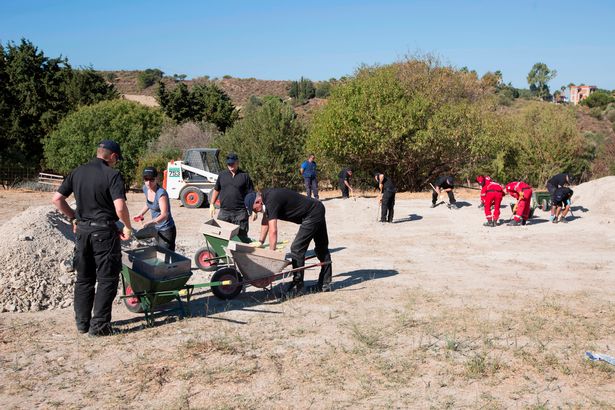 Chút manh mối hé lộ về sự mất tích bí ẩn của cậu bé 2 tuổi xảy ra vào 25 năm trước - Ảnh 2. Chút manh mối hé lộ về sự mất tích bí ẩn của cậu bé 2 tuổi xảy ra vào 25 năm trước - Ảnh 2.