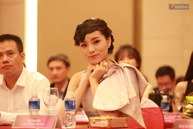 G&acirc;y x&ocirc;n xao v&igrave; đến muộn, t&oacute;c Kỳ Duy&ecirc;n c&ograve;n bị ch&ecirc; tr&ocirc;ng như m&aacute;i t&ocirc;n - Ảnh 1.