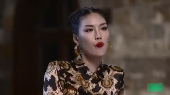 Đây là gương mặt của Lan Khuê khi Phạm Hương chủ động hướng dẫn thí sinh tạo dáng! - Ảnh 4.