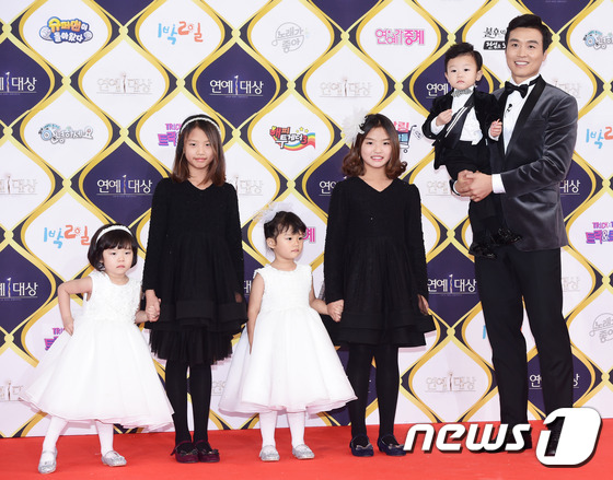 Thảm đỏ KBS Entertainment Awards: Tiffany trở lại rạng rỡ, dàn sao nữ thi nhau khoe vẻ gợi cảm - Ảnh 29.