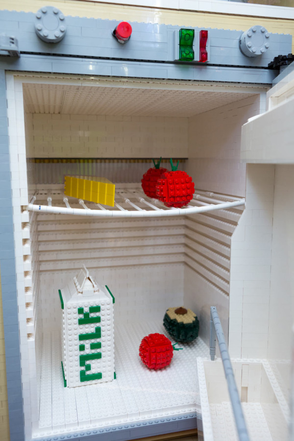 Ngôi nhà di động giống thật 100% được làm từ LEGO - Ảnh 8.