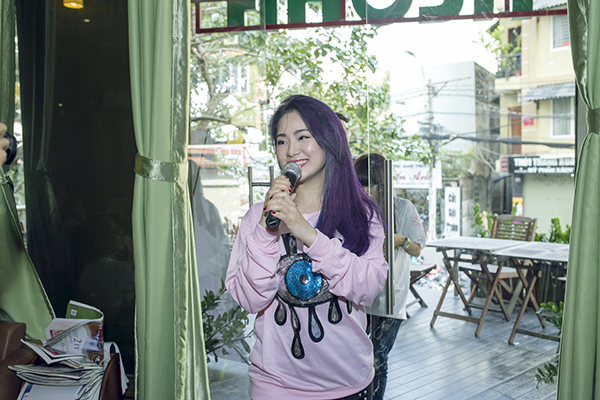 Lương Bích Hữu cười hết cỡ khi giao lưu cùng fan - Ảnh 3.