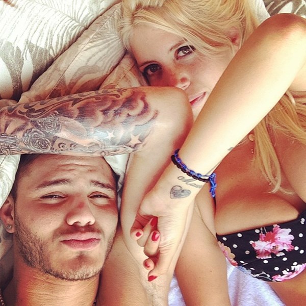 Đây là cách mà Icardi đã cướp cô vợ bốc lửa của đồng đội Maxi Lopez - Ảnh 4. Đây là cách mà Icardi đã cướp cô vợ bốc lửa của đồng đội Maxi Lopez - Ảnh 4.