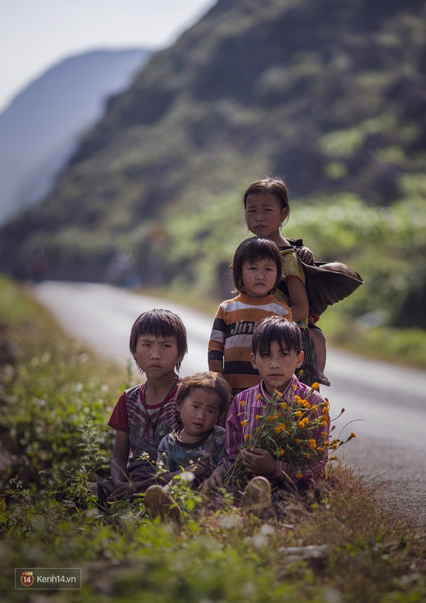 Hãy cùng đến với hình ảnh về trẻ em Tây Bắc với nụ cười tươi tắn, đáng yêu. Chúng tôi tin rằng sự trong trẻo của thiên nhiên đã góp phần tạo nên một thế giới kỳ diệu cho những đứa trẻ trong vùng núi này.