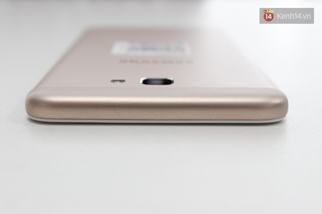 Trải nghiệm nhanh Samsung Galaxy J7 Prime: thiết kế đẹp, cấu h&igrave;nh tốt, gi&aacute; gần 6,3 triệu đồng - Ảnh 14.