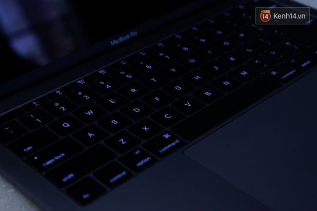 Cận cảnh MacBook Pro 2016 tại Việt Nam: Mỏng kinh ngạc, đẹp ấn tượng, dùng cực đã! - Ảnh 12.