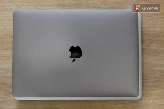 Cận cảnh MacBook Pro 2016 tại Việt Nam: Mỏng kinh ngạc, đẹp ấn tượng, dùng cực đã! - Ảnh 29. Cận cảnh MacBook Pro 2016 tại Việt Nam: Mỏng kinh ngạc, đẹp ấn tượng, dùng cực đã! - Ảnh 29.
