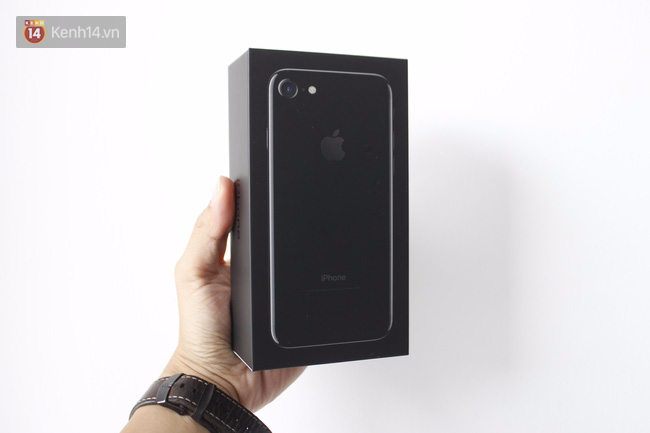 Đã có iPhone 7 đen bóng đầu tiên tại Việt Nam: Đẹp bóng bẩy! - Ảnh 1.