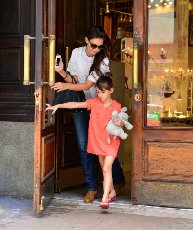 Suri Cruise - Thiên thần nhí một thời ngày càng luộm thuộm và mất vẻ đáng yêu - Ảnh 21.