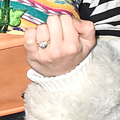 Miley Cyrus đeo lại nhẫn đính hôn với Liam và nuôi tóc dài - Ảnh 2.