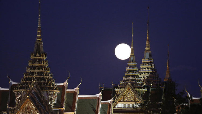 Người dân Việt Nam và thế giới hào hứng khoe ảnh siêu trăng đẹp nhất 70 năm qua - Ảnh 16.